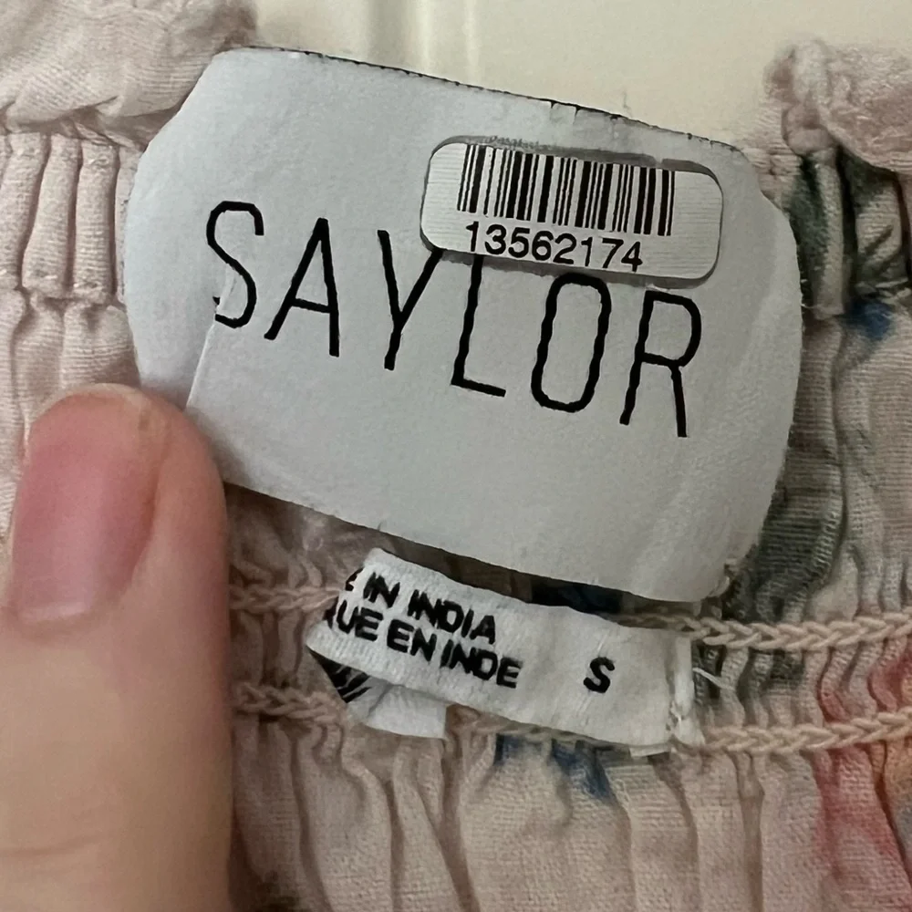 SAYLOR Clover Floral Smocked Top - Picture 6 of 7